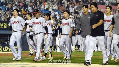 LG, 이틀 연속 힘 못 쓴 방망이→좀처럼 닿지 못하는 정규시즌 우승…타이브레이크 오나 [SS시선집중]