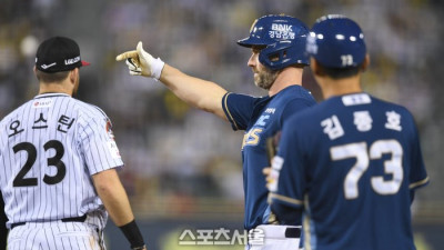 [포토] 데이비슨, 5회 득점기회 만드는 안타