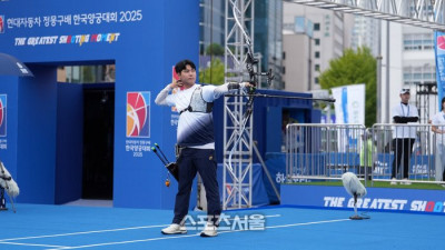 [포토]힘차게 슈팅하는 이우석