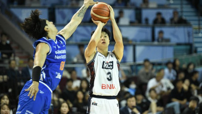 허웅+숀 롱 ‘52득점 합작’ KCC, 삼성 89-82 제압! 슈퍼팀 출발이 좋다 [SS잠실in]