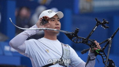 [포토]타깃 확인하는 이우석(정몽구배 양궁)