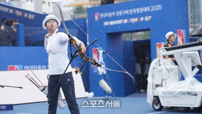 [포토]임시현, 슈팅로봇과의 대결