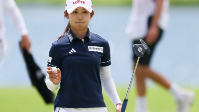 ‘선두권 싸움서 빛난 꾸준함’ 황유민, 롯데 챔피언십 우승… LPGA 직행 일궜다