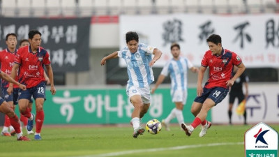 “정신차려 울산!” 2부 강등 공포 몰려온다, 김천에 뻥뻥 뚫리며 0-3 대패…‘1골 1도움’ 이동경, 10-10까지 달성 [K리그1]