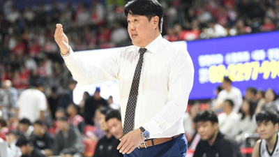 ‘친정 방문’ KT 문경은 감독 “완패 인정”… 김선형 향해 “후련하게 털어내길”