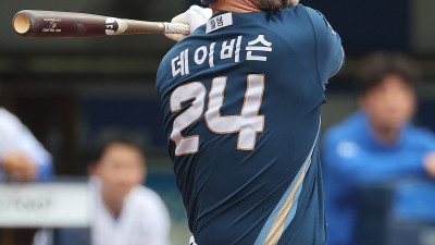 전·현직 홈런왕들의 파워 대결…쳐야, 이긴다