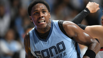 나이트 35점·14리바운드 맹폭… 소노, SK 막판 추격 끊고 3경기 만에 시즌 첫 승