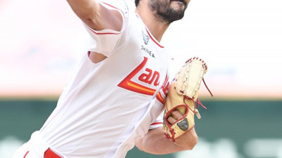 [포토]역투하는 SSG 선발 화이트