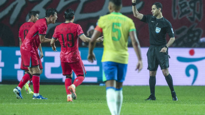 무너진 스리백… ‘수비 핵’ 김민재 “브라질 압박에 집중력 떨어져… 시간 더 필요”