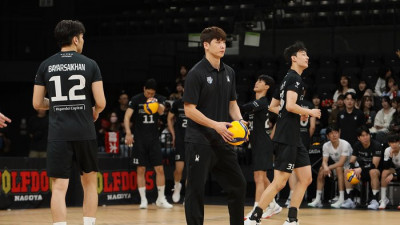 선수 아닌 현대캐피탈 ‘코치’ 문성민 “배우는 단계, 긴 말보다 잘할 수 있는 분위기 만드는 역할 하고파”[SS나고야in]