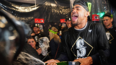 24년의 시간을 건너… 끝내기로 디트로이트 잡은 시애틀, 이치로 시대 이후 첫 ALCS행