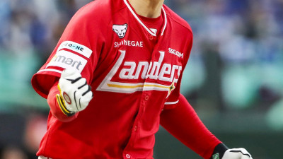 [준PO2] 수렁 속 SSG 끌어올린 김성욱, 그의 가을은 다르다… “좋은 기억, 계속 갖고 있습니다”