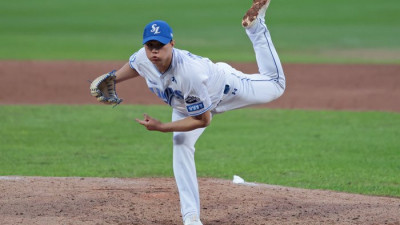 “힘 빼고, 평소처럼 똑같이” 삼성 158㎞ 광속 루키, 가을도 ‘문제 NO’…‘끝판대장’도 격려 [준PO]