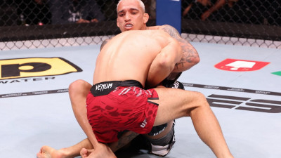 ‘前 UFC 챔피언’ 올리베이라, 고국 브라질서 승전고… ”할로웨이 나와!”