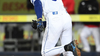 [포토]삼성 구자욱의 1타점 2루타