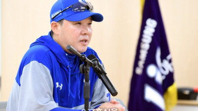 [포토]삼성 박진만 감독, “김영웅은 4차전에는 못 나옵니다.
..”