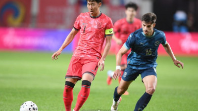 [포토] 손흥민, 절묘한 패스