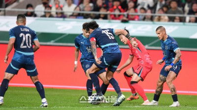 [포토] 손흥민 ‘몇명이 오는거야?’