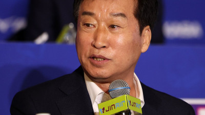 IBK 5표·도로공사 2표, 명확하게 갈린 우승 후보… 덕담도 주고받은 김호철·김종민