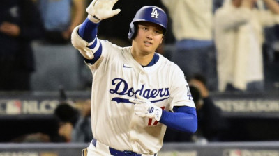 오타니 미쳤다! 선발로 ‘6이닝 10K’ 타자로 ‘3홈런’…다저스 4연승으로 WS 진출