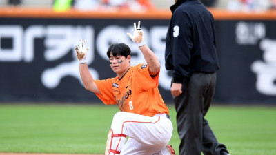 [포토] 1회 2루타 노시환 ‘출발 좋아’