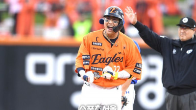 가을 첫 경기부터 ‘타선 폭발’ 한화…중심에 있는 ‘캡틴’ 채은성 “타격감 걱정 없었다” [PO1 스타]