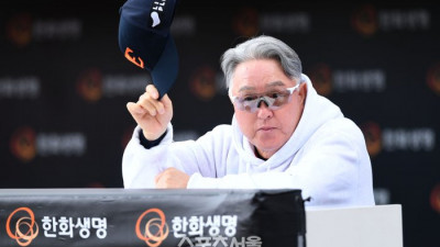 [포토] 김경문 감독 ‘오늘도 멋진 경기를...’