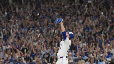 토론토, 32년 만에 월드시리즈 진출…스프링어 결승 3점포