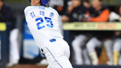 [포토]삼성 김태훈, 나도 홈런!