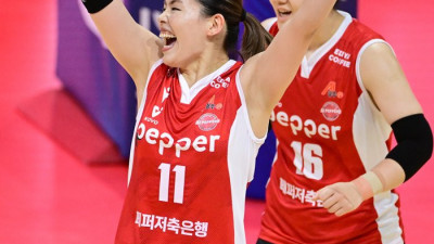 외국인 거포 없는데 우승 후보 도로공사를 이겼다…중심에는 ‘히트 예감’ 시마무라, 기대했던 그대로의 활약