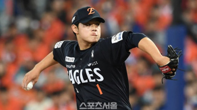 ‘불펜 문동주’ 미친 호투, 가을에 제대로 빛난다…한편으로는 ‘씁쓸’하다 [PO]