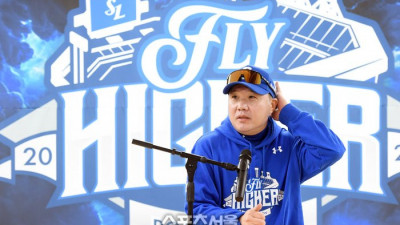 [포토]PO 4차전 출사표 밝히는 삼성 박진만 감독