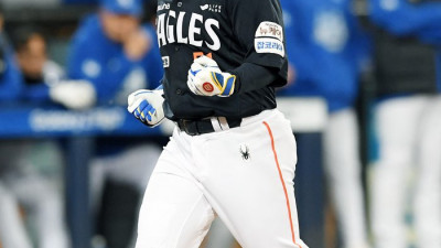 [포토]한화 문현빈, 나홀로 4타점!