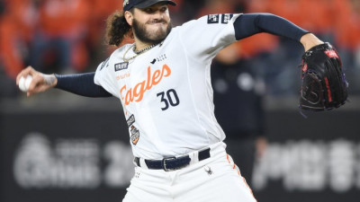 [포토] 역투하는 한화 폰세