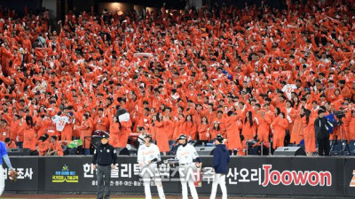 [포토] 채은성, 2타점 적시타에 환호하는 한화팬들