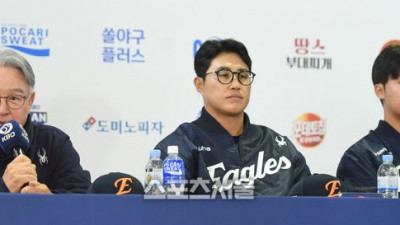 [포토] 김경문 감독 ‘문현빈은 묵묵히 열심히 하는 선수’