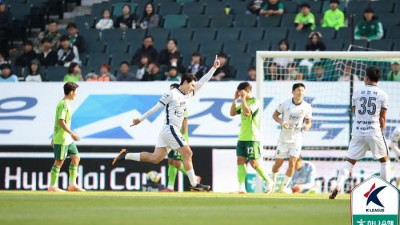 ‘이동경 멀티골’ 김천, 우승 확정한 전북에 3-2 역전승…광주도 안양 1-0 제압