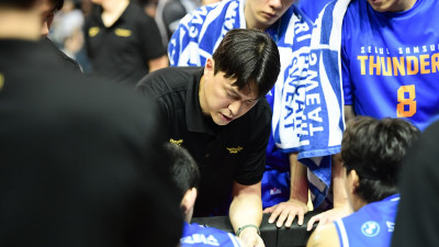 “더 좋은 팀 응원하셔야···” 고개 숙인 김효범 삼성 감독, 소노전서 ‘무거운 마음’ 털 수 있을까