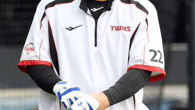 [포토]한국시리즈 1차전 준비하는 LG 김현수