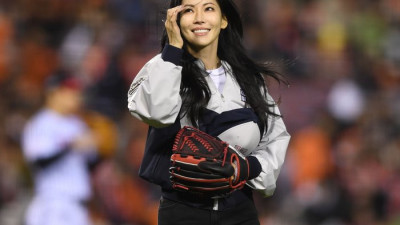 [포토] 시구 마친 김소연