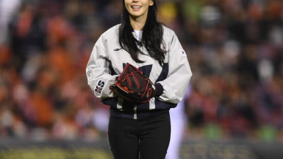 [포토] KS 2차전 시구 김소연 ‘긴장되네’