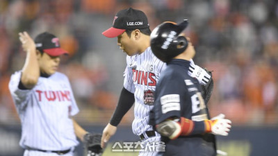 [포토] 문보경 ‘이런 타구 쯤이야’