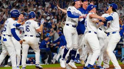 ‘2홈런-4장타-9출루’ 오타니, 18회말 굿바이 홈런 쏜 프리먼… 혈투 이겨낸 다저스, WS 2승1패 우위 선점