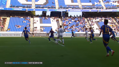 “도대체 기준이 무엇이냐” 파이널 첫 경기 승부 가른 ‘핸드볼’ 파울 놓고 설왕설래