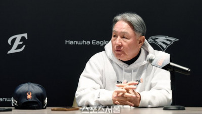 [포토]한화 김경문 감독, ‘투수 총 출동...’