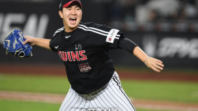 ‘글러브 패대기 세리머니’ 유영찬, KS 우승 마무리투수 ‘우뚝’…“다 같이 하나 돼 우승” [SS스타]