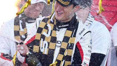 이창욱, 완벽한 시즌으로 2025 슈퍼레이스 챔피언 등극!