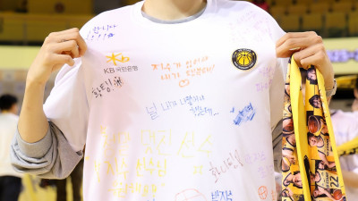 [SW인터뷰] 컴백한 '국보센터' KB 박지수 응원이 그리웠습니다.
..우승 향해 달리겠습니다