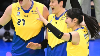 육서영 서브 공략 ‘적중’ 현대건설, 기업은행 3연패 빠뜨리며 선두 탈환[현장리뷰]