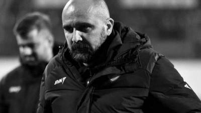 세르비아 축구 지조비치 감독, 경기 중 심장마비로 숨져